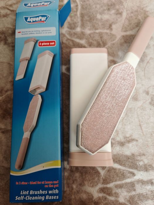 Четка за почистване на дрехи