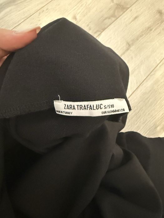Rochita neagra Zara
