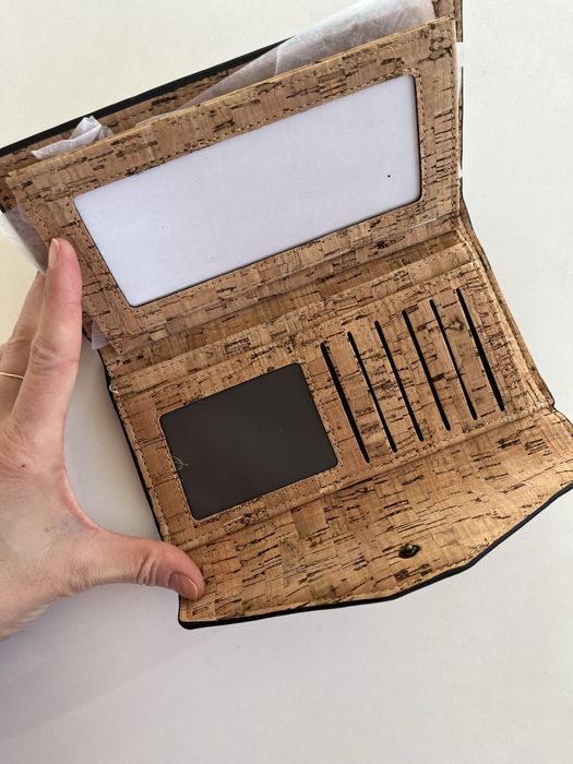 Чисто ново портомоне