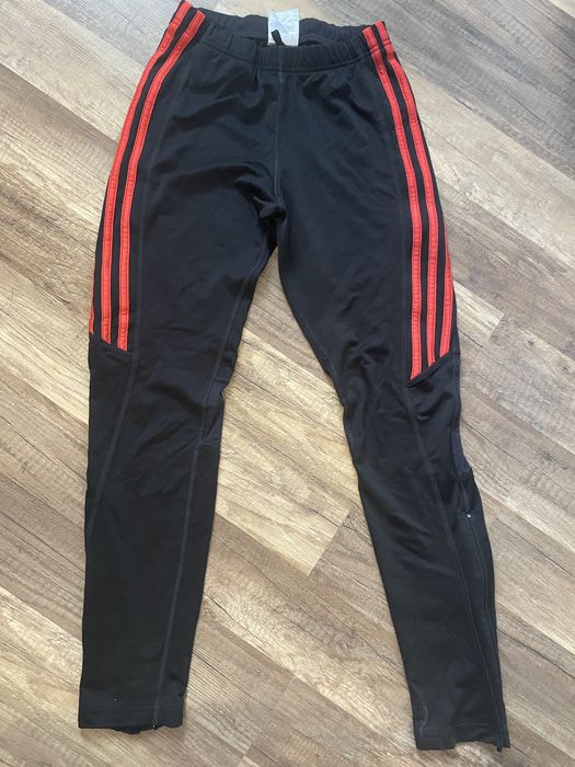 Черен клин с червени ленти Adidas