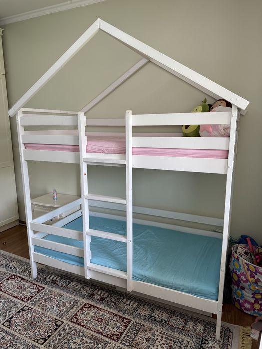 Двухярусная кровать