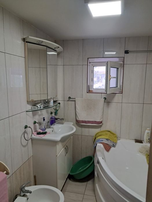 Vand apartament 3 camere decomandat