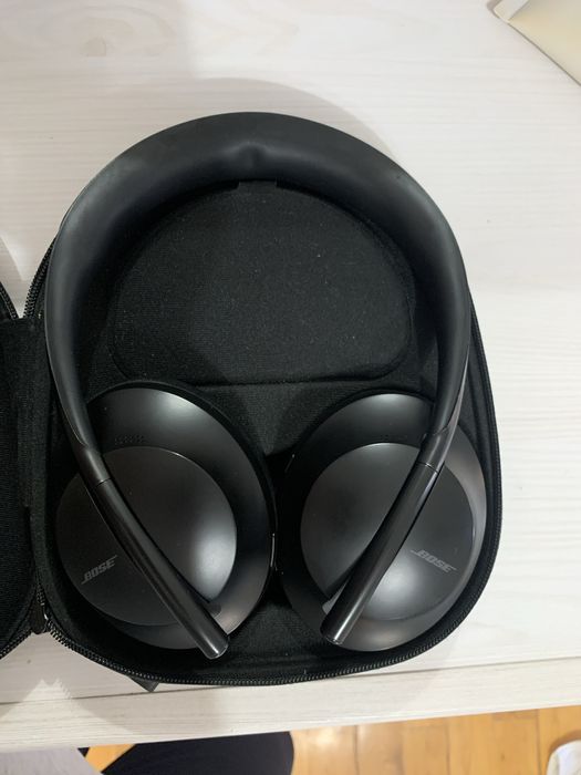 Продаю bose 700.