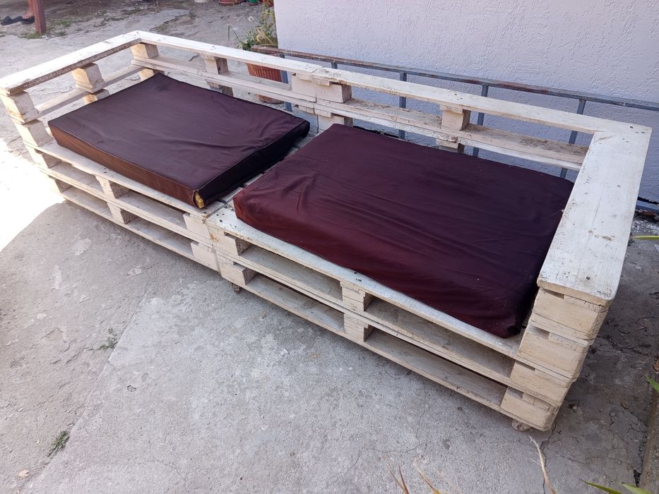 Canapea paleți cu pernute.lungime 240 cm