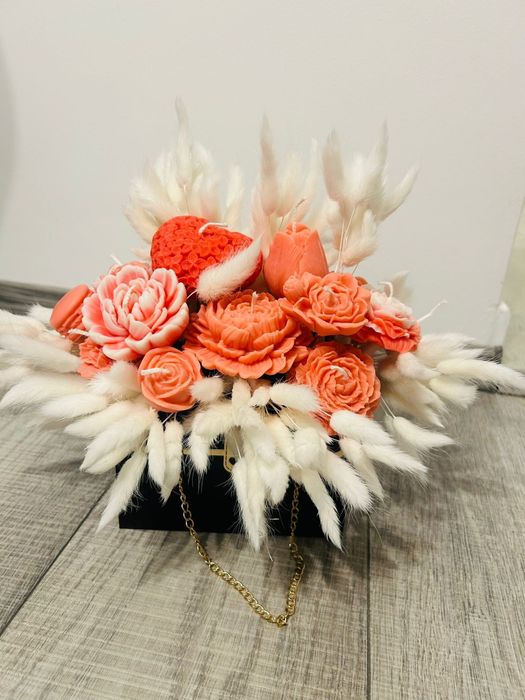 Aranjamente florale din flori de ceară de soia