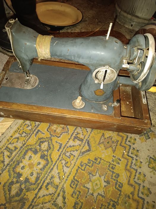 Продам швейную машину