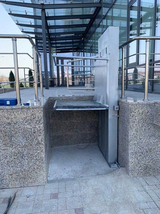 Вертикальный подъемник для инвалидов