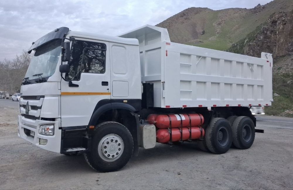 Вариантга Самосвал  HOWO срочно сотилади