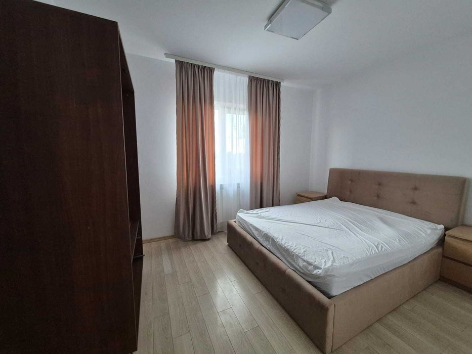 Proprietar - Vila cu 6 camere, 200 mp,3 bai,pretabila orice activitate