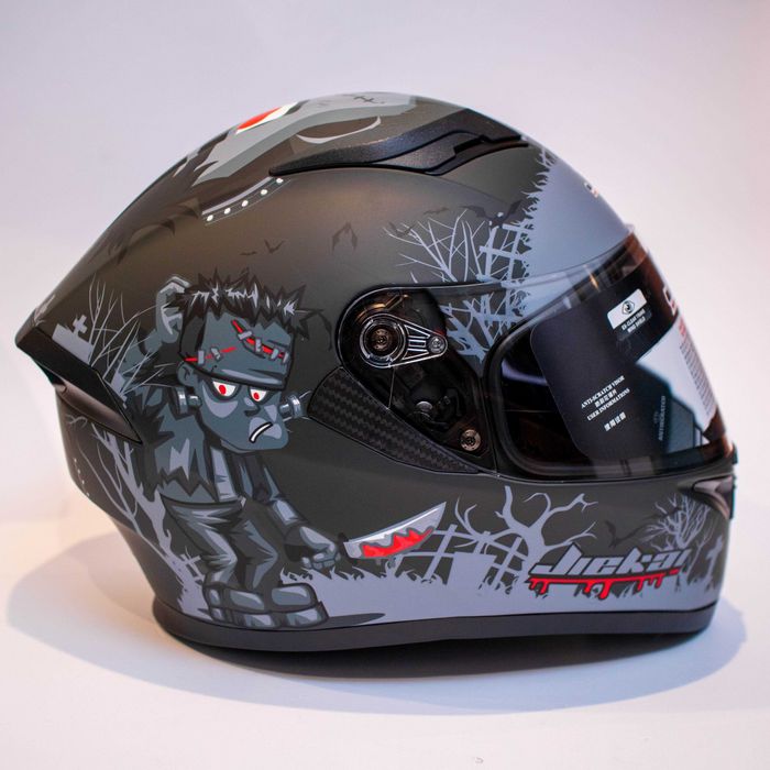 Каска за мотор пистов , скутер , ел. тротинетка др. ( Размер L 59-60)