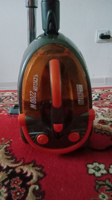 Пылесос в рабочем