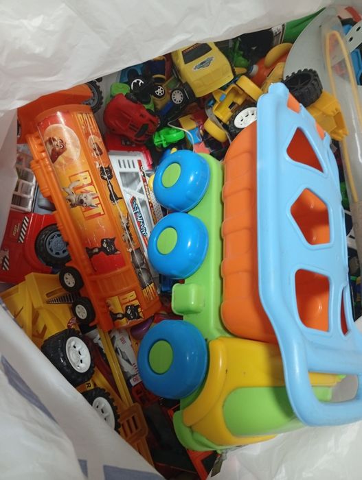 Продам большой пакет игрушек