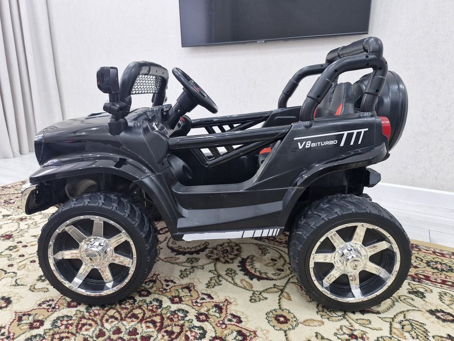 Продам машину электромобиль