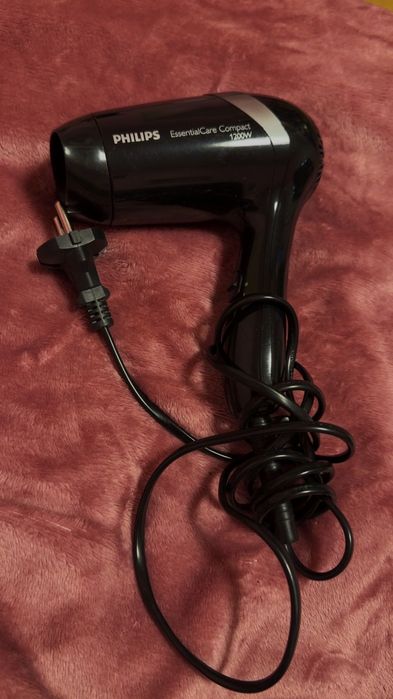 Компактен сешоар за коса