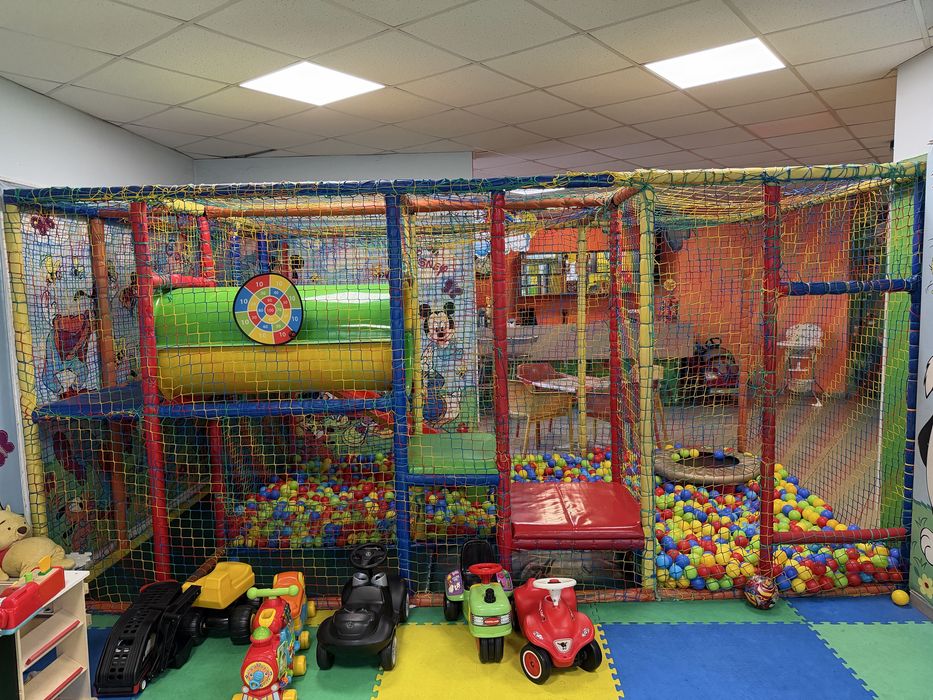 Плейграунд, детски център