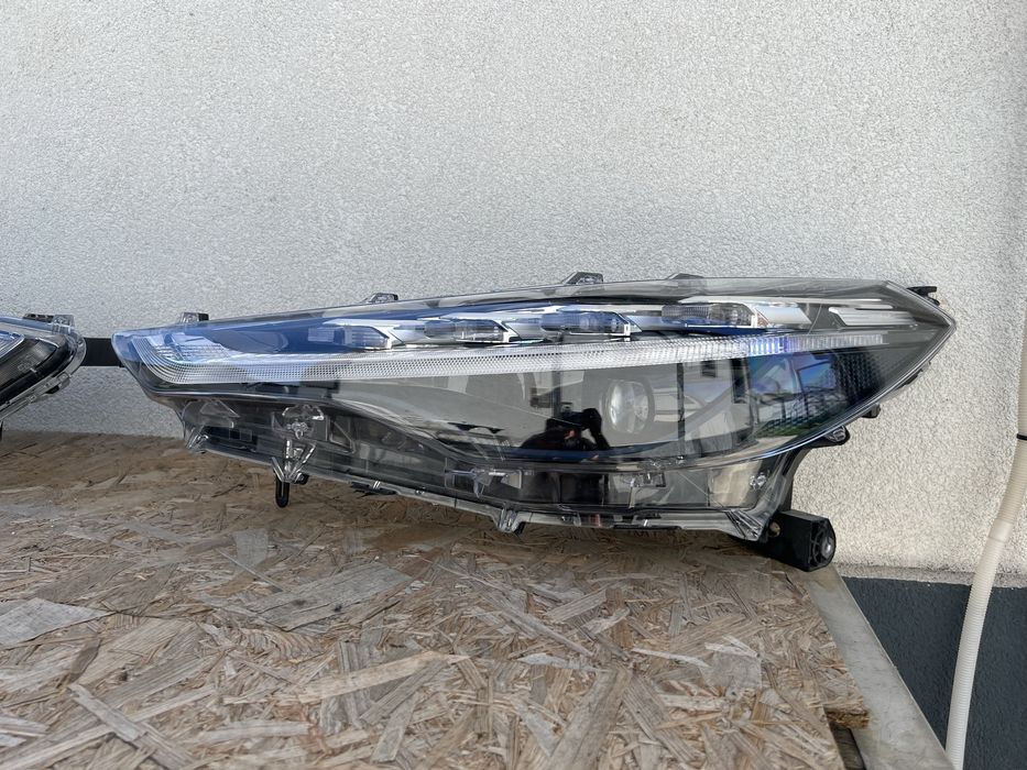 Far drepta Toyota Corolla Cross LED Originale Europa