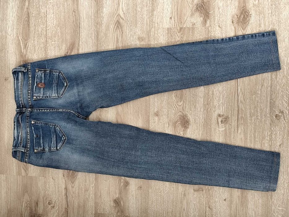 Дънки размер 28.