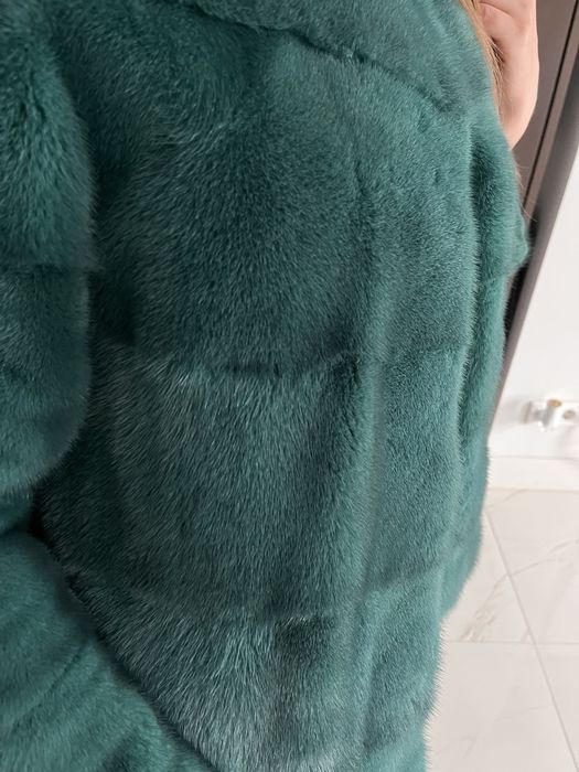 Haina blana de nurca, Casiani