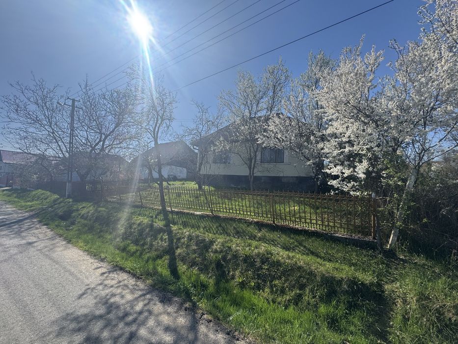 Casa si teren de vanzare la 40 km de Baia Mare