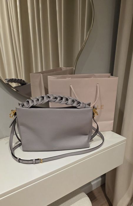 Coccinelle Geantă Grana Double

Geantă Grana Double E1 M50 19 02 01 G