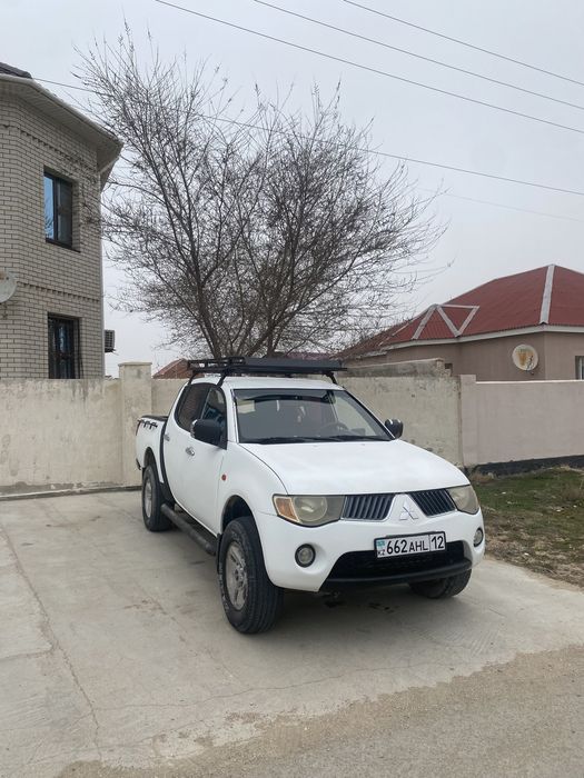 Автомобил л200