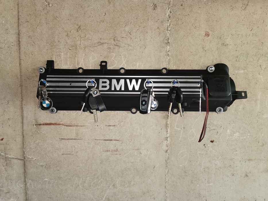 Закачалка за ключове от капак за клапани