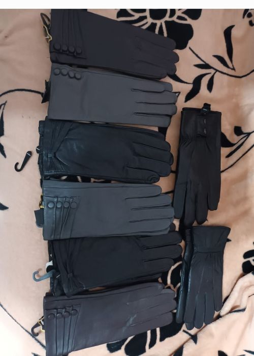 Manusi din piele naturala