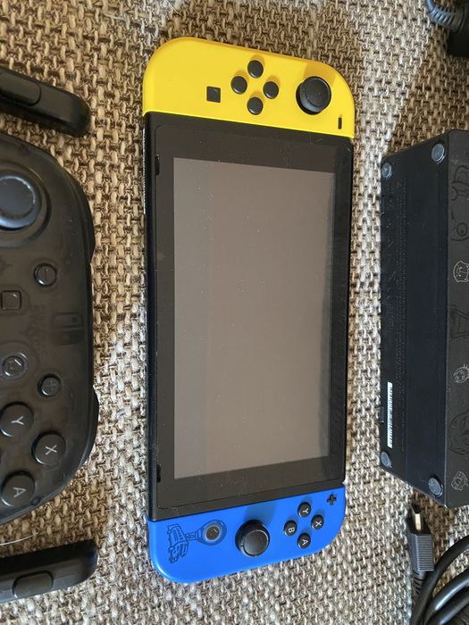 Nintendo Switch Fortnite Limited Edition + аксесоари