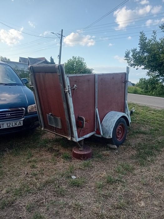 Remorca de carat animale o dau la schimb pentru scanduri si grinzi pentru terasa astept oferta dumneavoastra