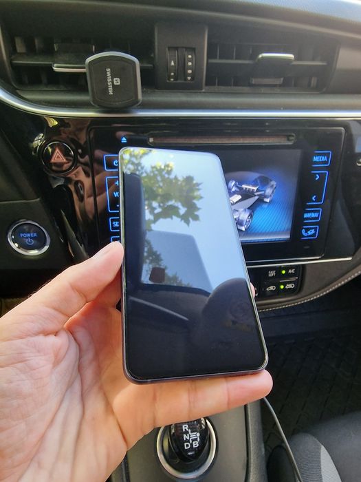 Vand SAMSUNG GALAXY S22 PLUS 128GB negru impecabil ,