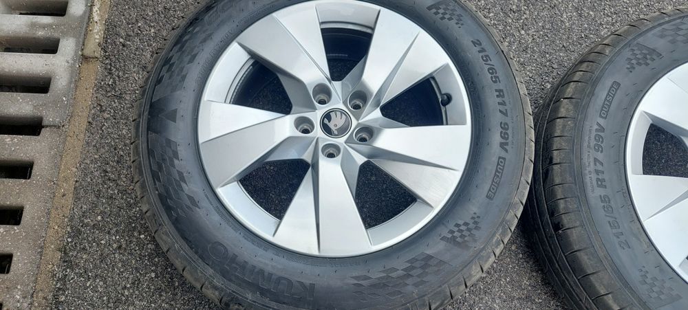 Продавам чисто нови джанти с гуми оригинални за Шкода
