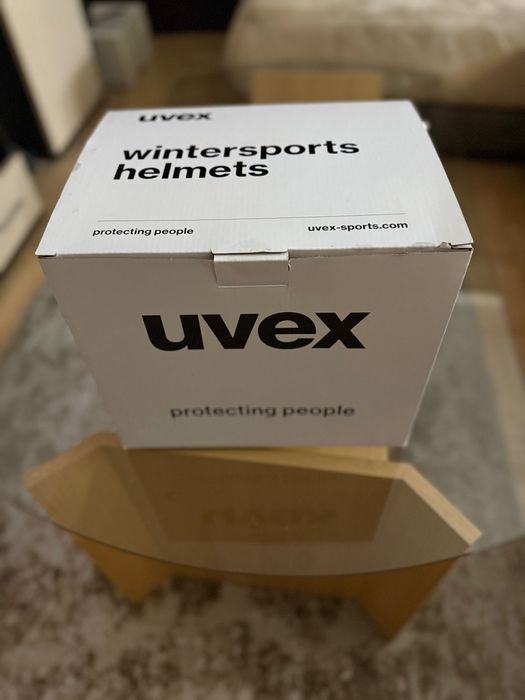 Чисто нова Ски каска - Uvex