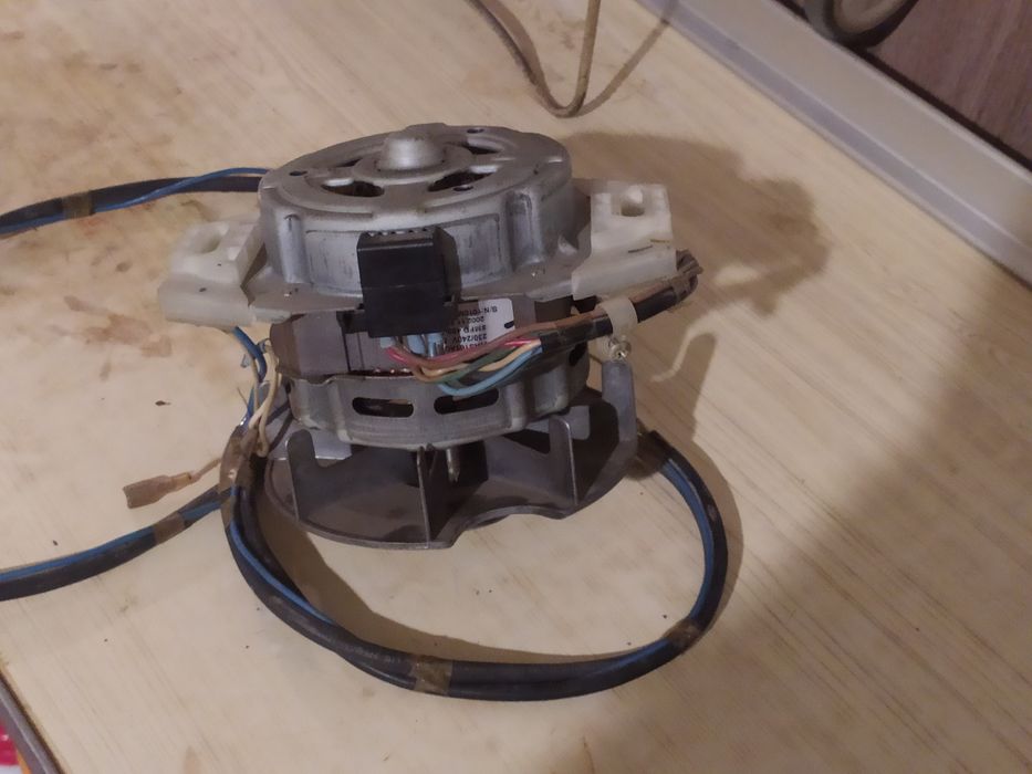 Продаются мотор от стиральной машинки samsung