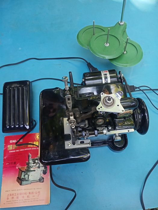 Оверлок трехниточный