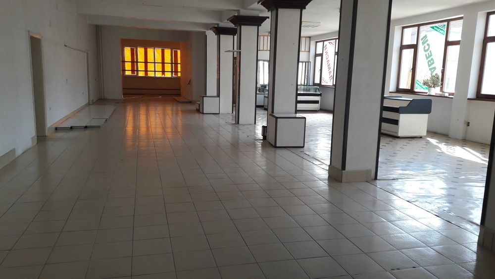 Дава се под наем Офис в Смолян, Стар център - 360 кв.м за 510 € - Снимка #9