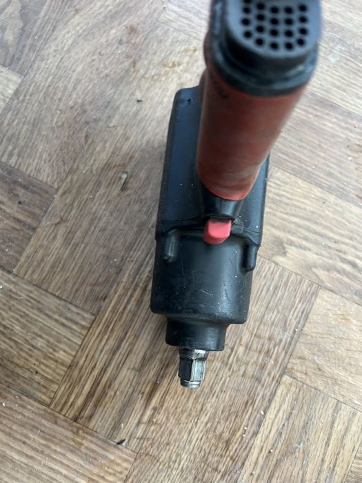 Pistol pneumatic de inșurubat / desurubat, cu actionare de 1/2”