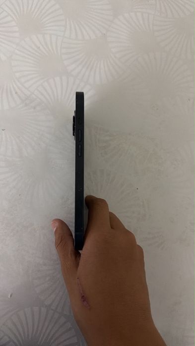 Продаю айфон 13 базовый