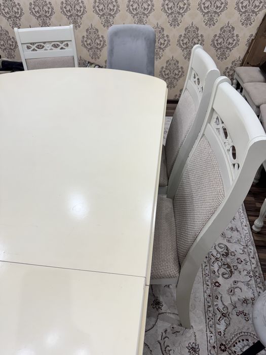 Стол раздвижной, стулья, стенка