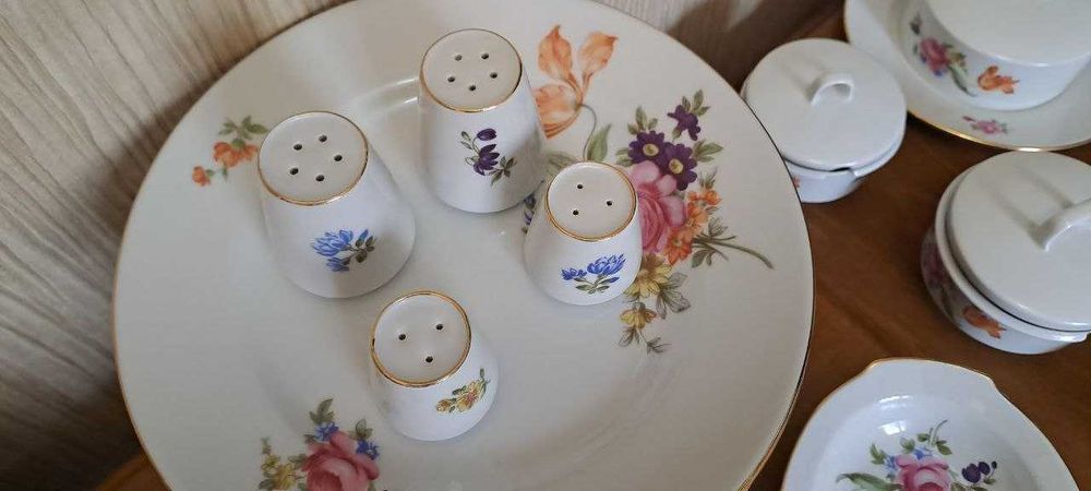 Сервиз столовый на 12 персон новый , Германия.