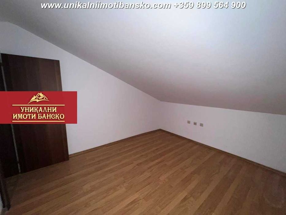 Тристаен апартамент  в обикновена жилищна сграда