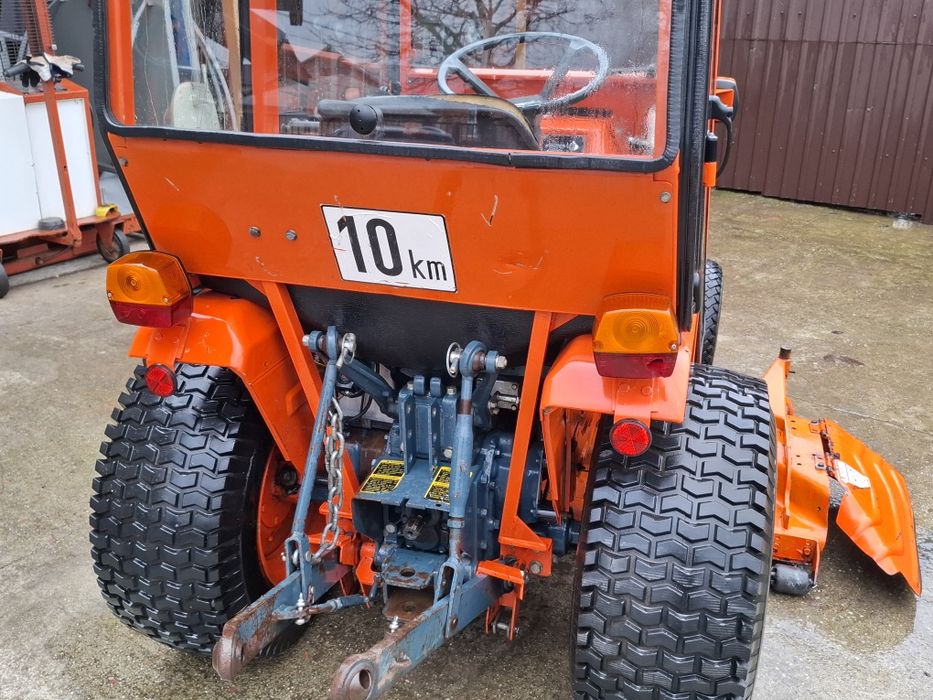 Tractor Kubota B7200 4x4 cositoare plug