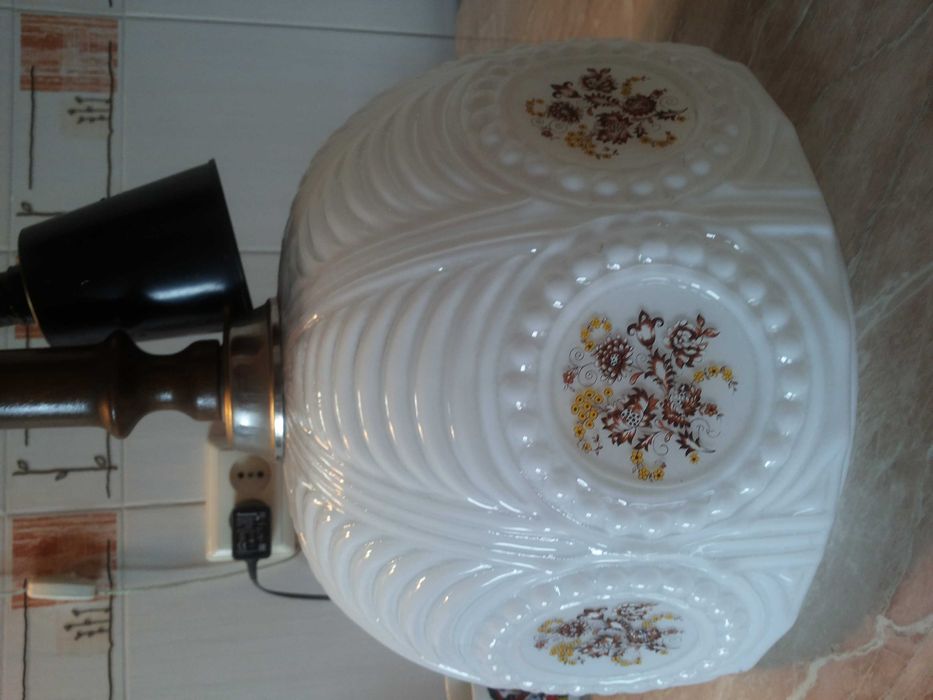 Продам Люстру Чешскую сделана: металл стекло керамика.