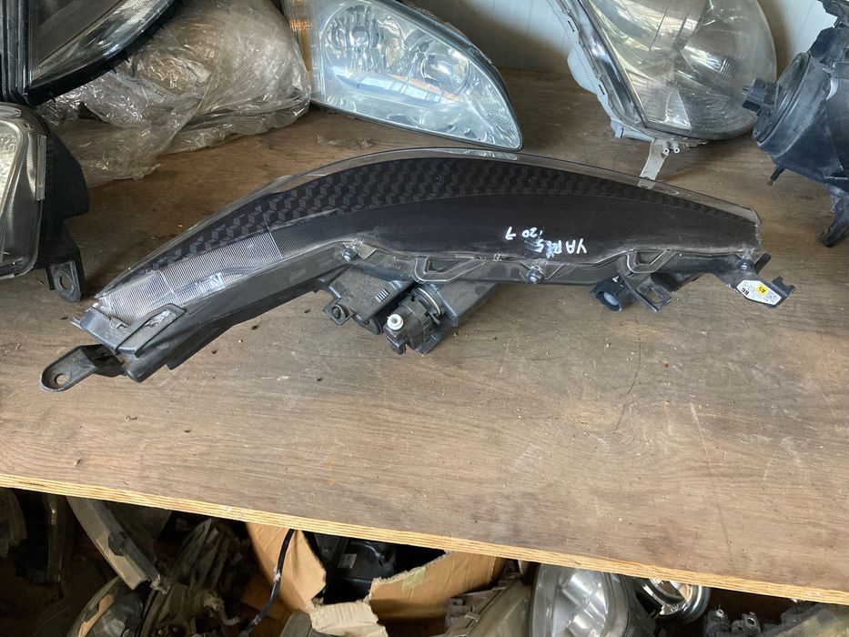 Ляв фар за Toyota Yaris. Ярис. 20-