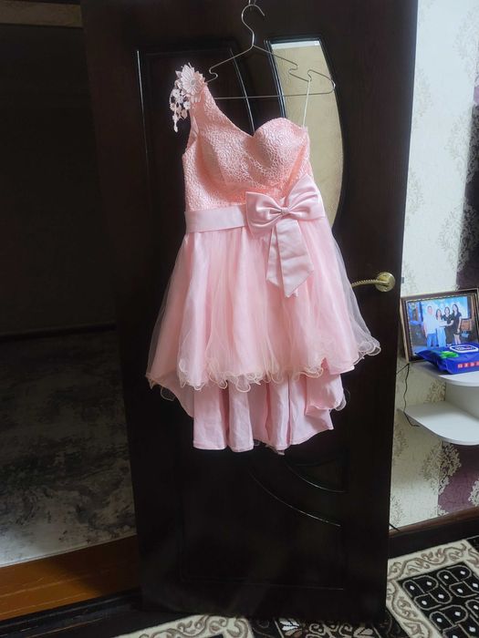 Продаются платья для девушек