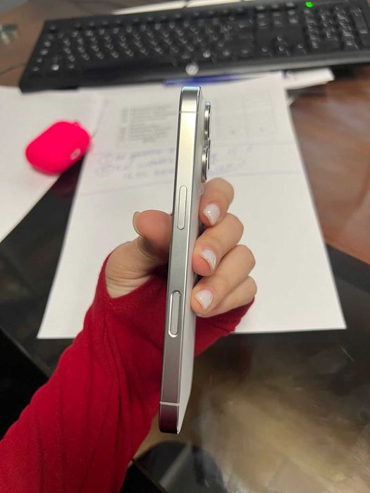 Продам iPhone 16 Pro — белый, 256 ГБ