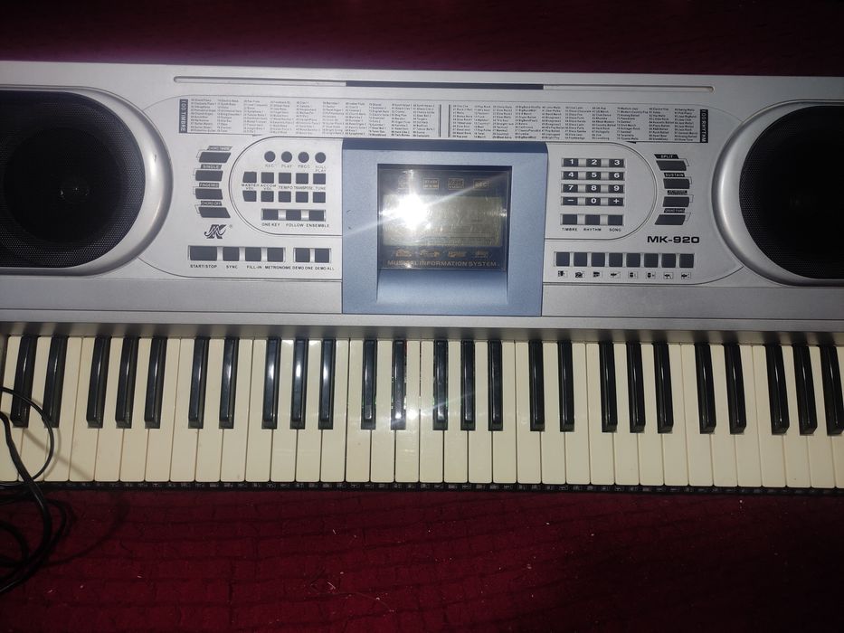 Синтезатор МК 920 сотилади