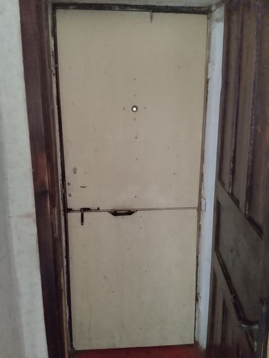 Продам металический дверь