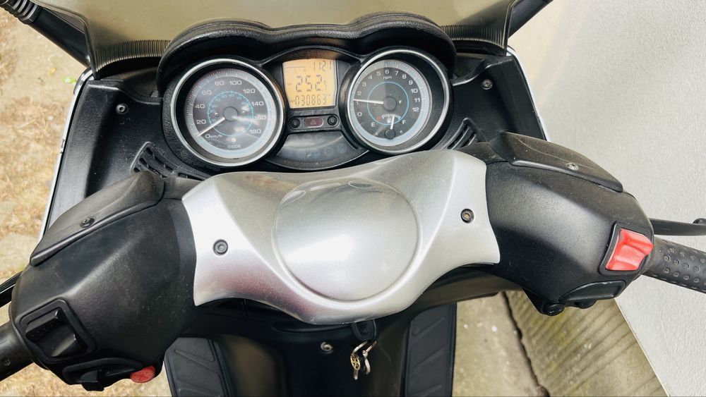 Piaggio X Evo 400