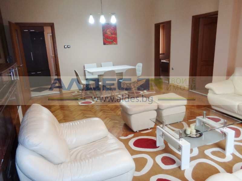 Дава се под наем Тристаен апартамент в София, Център - 78 кв.м за 714 € - Снимка #1