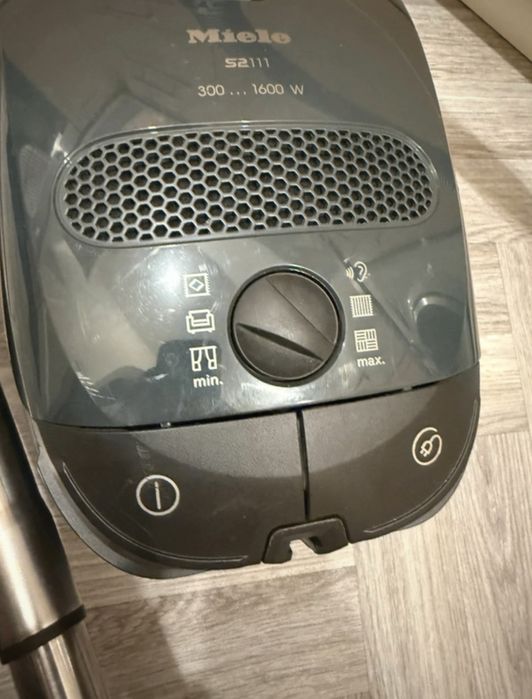 Aspirator Miele cu fir